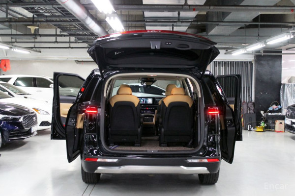 2021 Kia Carnival с пробегом 10 800 км