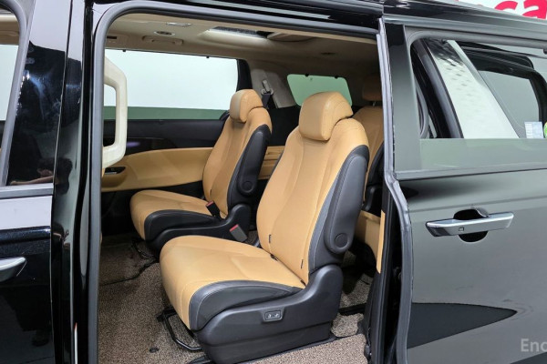 2023 Kia Carnival с пробегом 79 551 км