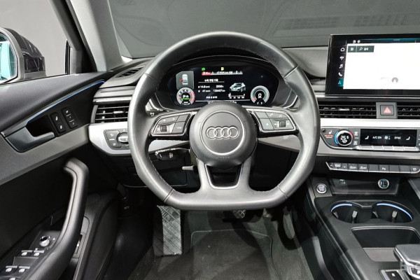 2023 Audi A4 с пробегом 121 259 км