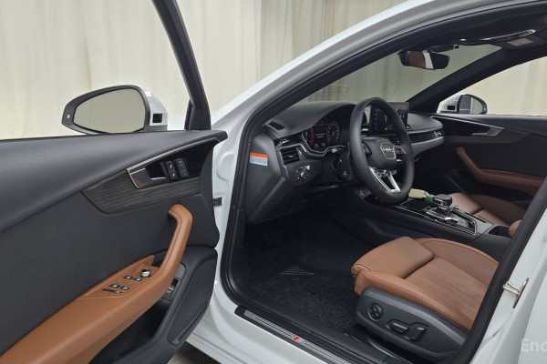 2023 Audi A4 с пробегом 24 405 км