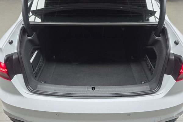 2023 Audi A4 с пробегом 24 405 км