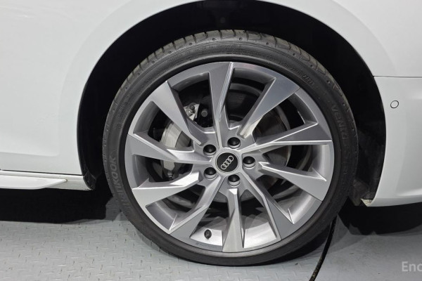 2023 Audi A4 с пробегом 10 240 км