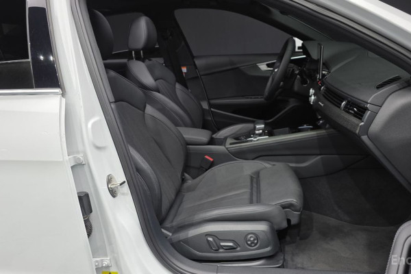 2023 Audi A4 с пробегом 10 240 км