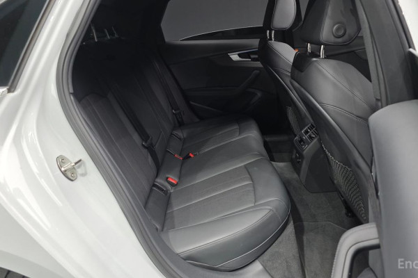 2023 Audi A4 с пробегом 10 240 км