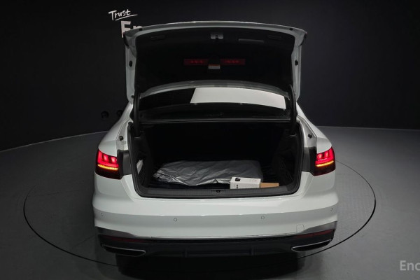 2023 Audi A4 с пробегом 10 240 км