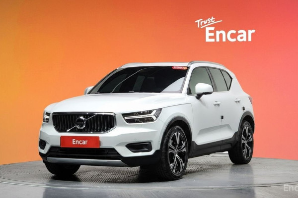 2020 Volvo XC40 с пробегом 102 989 км