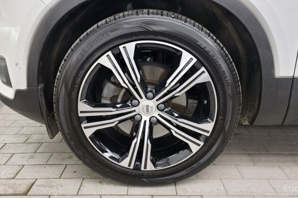 2020 Volvo XC40 с пробегом 102 989 км