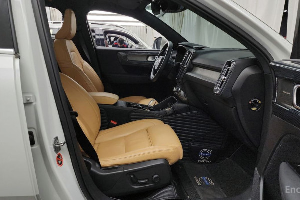 2020 Volvo XC40 с пробегом 102 989 км