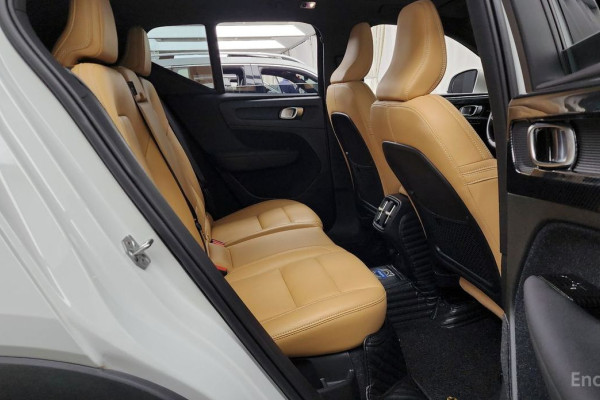 2020 Volvo XC40 с пробегом 102 989 км