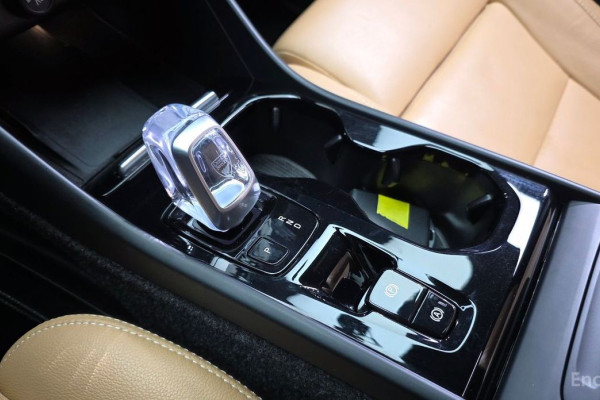 2021 Volvo XC40 с пробегом 63 855 км