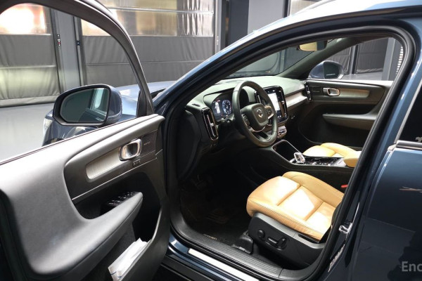 2021 Volvo XC40 с пробегом 63 855 км