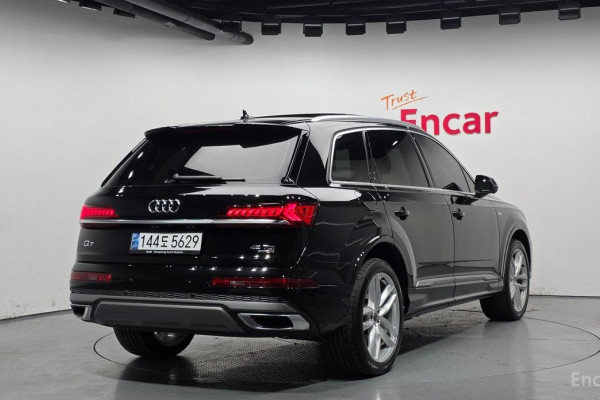 2023 Audi Q7 с пробегом 15 785 км