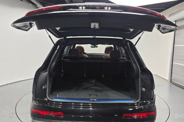 2023 Audi Q7 с пробегом 15 785 км
