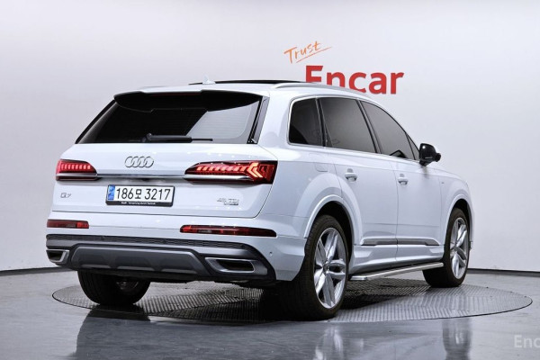2023 Audi Q7 с пробегом 31 645 км