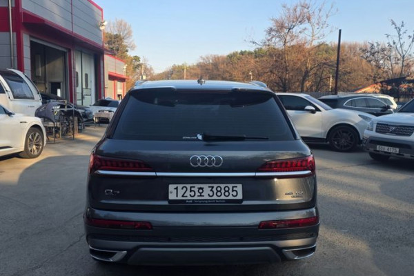 2022 Audi Q7 с пробегом 82 195 км