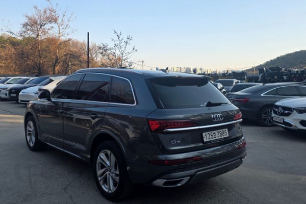 2022 Audi Q7 с пробегом 82 195 км