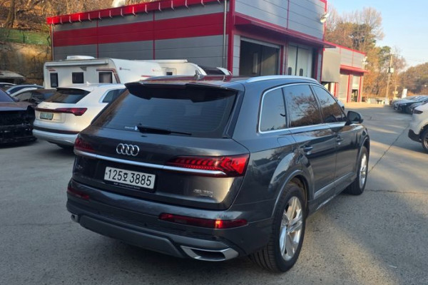 2022 Audi Q7 с пробегом 82 195 км