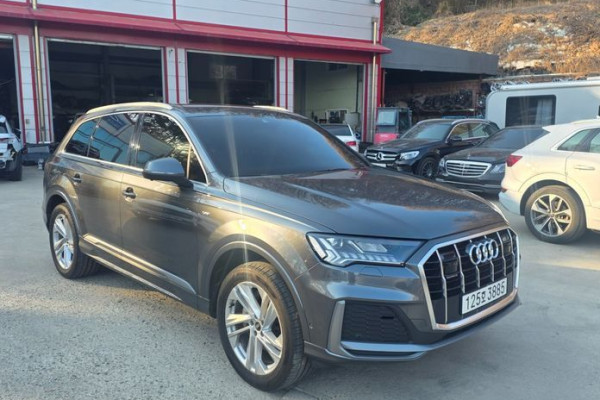 2022 Audi Q7 с пробегом 82 195 км