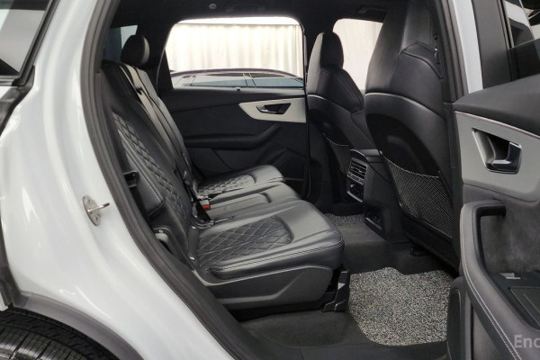 2023 Audi Q7 с пробегом 42 752 км