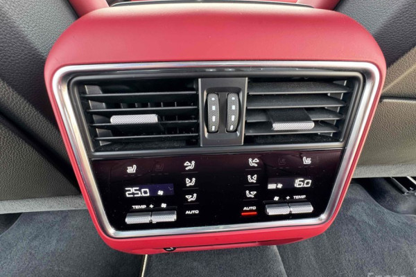 2022 Porsche Cayenne с пробегом 33 647 км