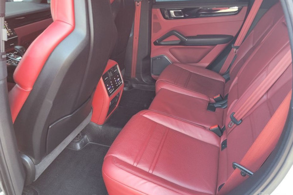 2022 Porsche Cayenne с пробегом 46 000 км