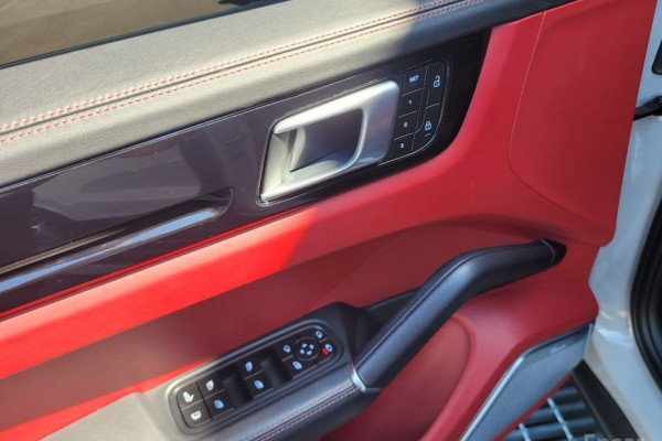 2022 Porsche Cayenne с пробегом 46 000 км