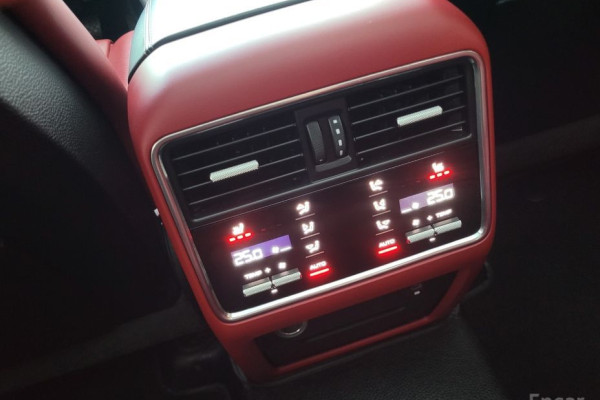 2022 Porsche Cayenne с пробегом 46 000 км