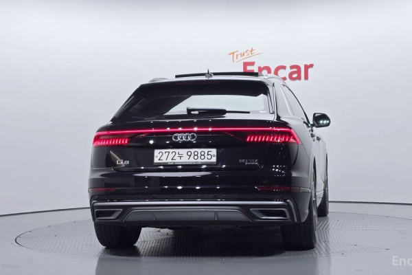 2020 Audi Q8 с пробегом 125 958 км