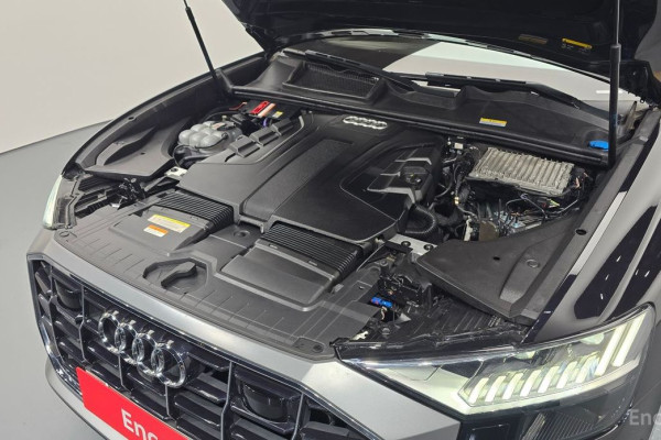 2020 Audi Q8 с пробегом 125 958 км