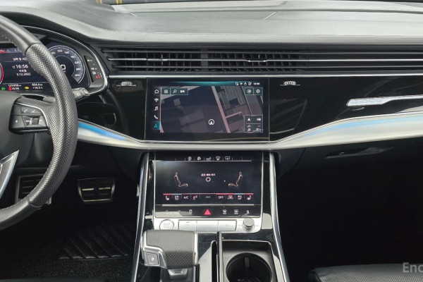 2020 Audi Q8 с пробегом 125 958 км