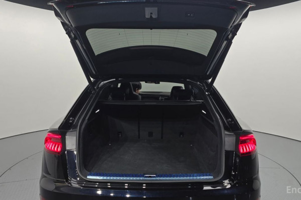 2020 Audi Q8 с пробегом 125 958 км