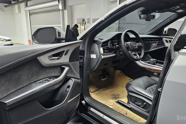 2021 Audi Q8 с пробегом 83 419 км