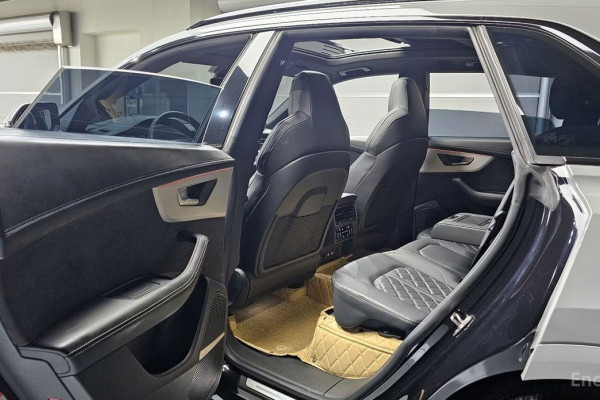 2021 Audi Q8 с пробегом 83 419 км