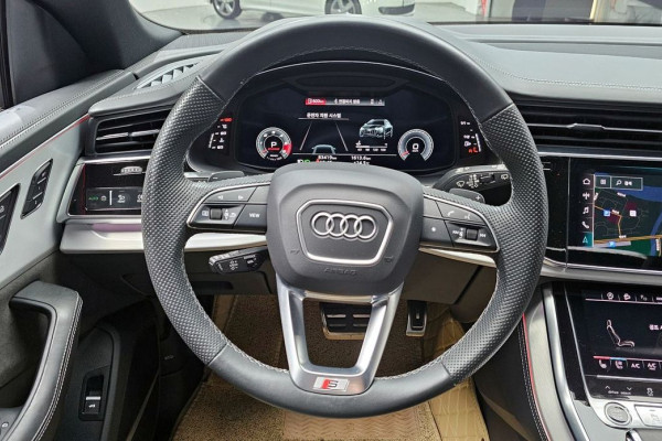 2021 Audi Q8 с пробегом 83 419 км