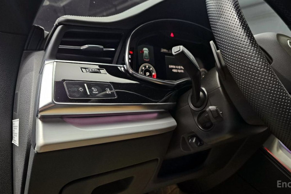 2021 Audi Q8 с пробегом 83 419 км