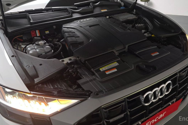 2020 Audi Q8 с пробегом 90 978 км