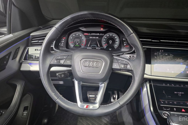 2022 Audi Q8 с пробегом 59 320 км
