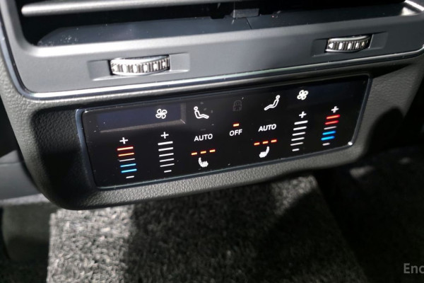 2022 Audi Q8 с пробегом 59 320 км