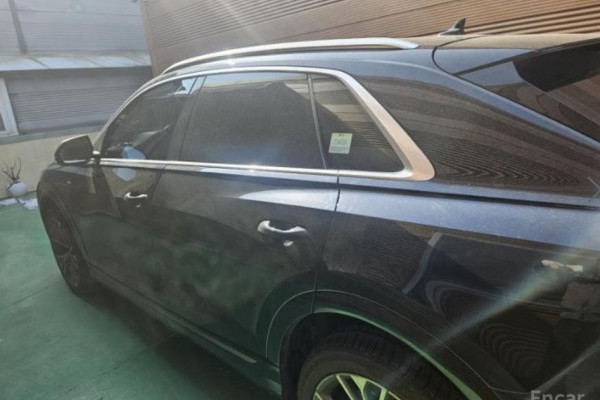 2021 Audi Q8 с пробегом 67 170 км