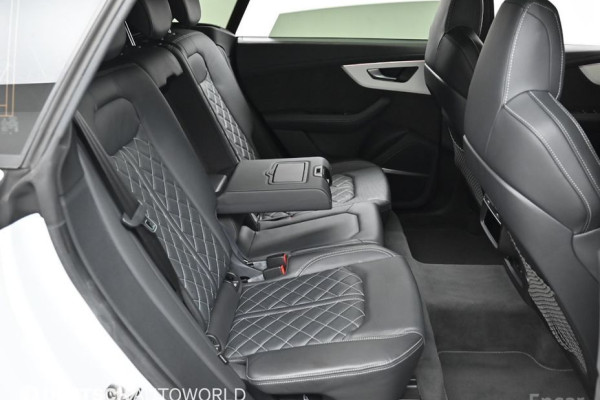 2022 Audi Q8 с пробегом 42 521 км