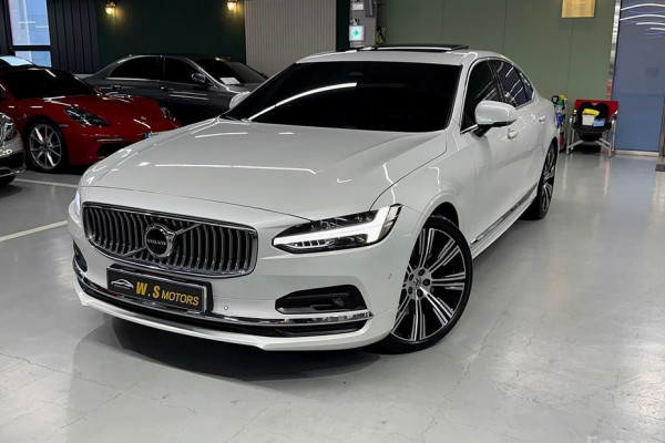 2022 Volvo S90 с пробегом 26 545 км