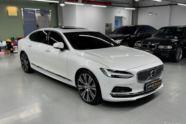 2022 Volvo S90 с пробегом 26 545 км