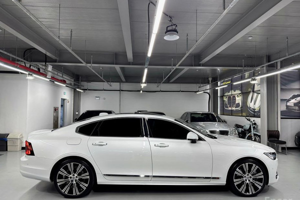 2022 Volvo S90 с пробегом 26 545 км