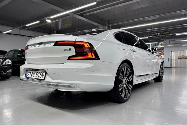 2022 Volvo S90 с пробегом 26 545 км