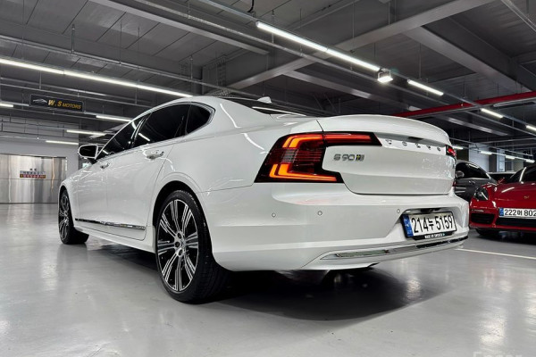 2022 Volvo S90 с пробегом 26 545 км