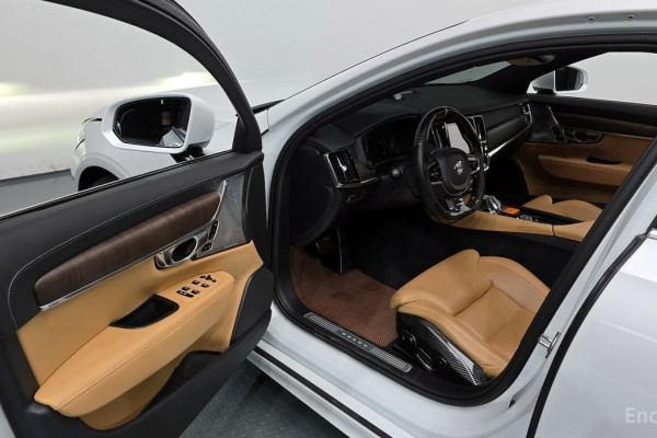 2023 Volvo S90 с пробегом 87 591 км