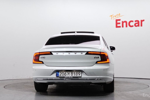 2022 Volvo S90 с пробегом 31 808 км