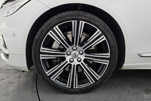 2022 Volvo S90 с пробегом 31 808 км