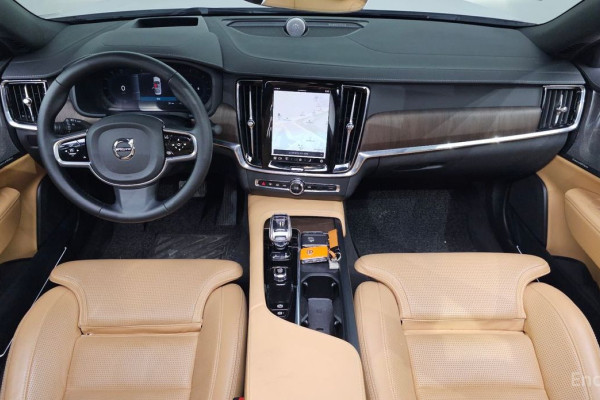 2022 Volvo S90 с пробегом 31 808 км