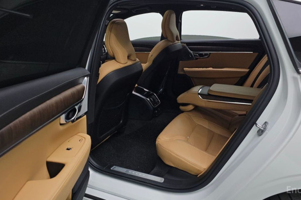 2022 Volvo S90 с пробегом 31 808 км